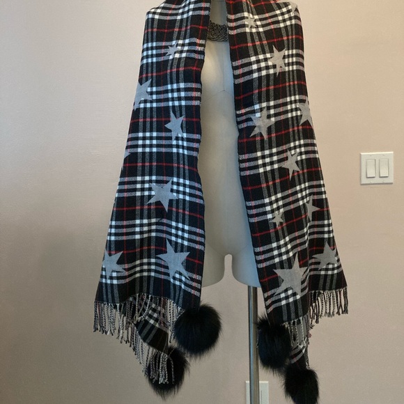 MITCHIE Scarf with Fox Fur Pom 🔥🔥 - Picture 3 of 7